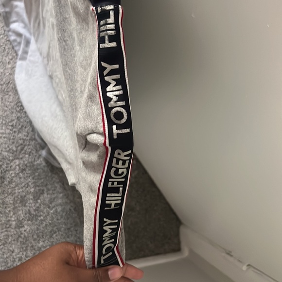 Tommy Hilfiger Stretch Jersey Shirt Dress Gray Red Black White Shoulder - Picture 3 of 4